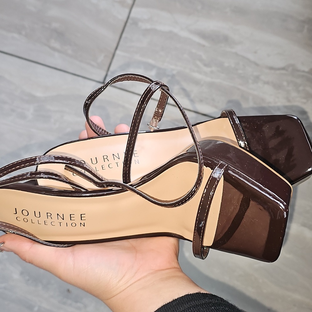 Journee Collection-Telilah Platform Sandal - Picture 3 of 4